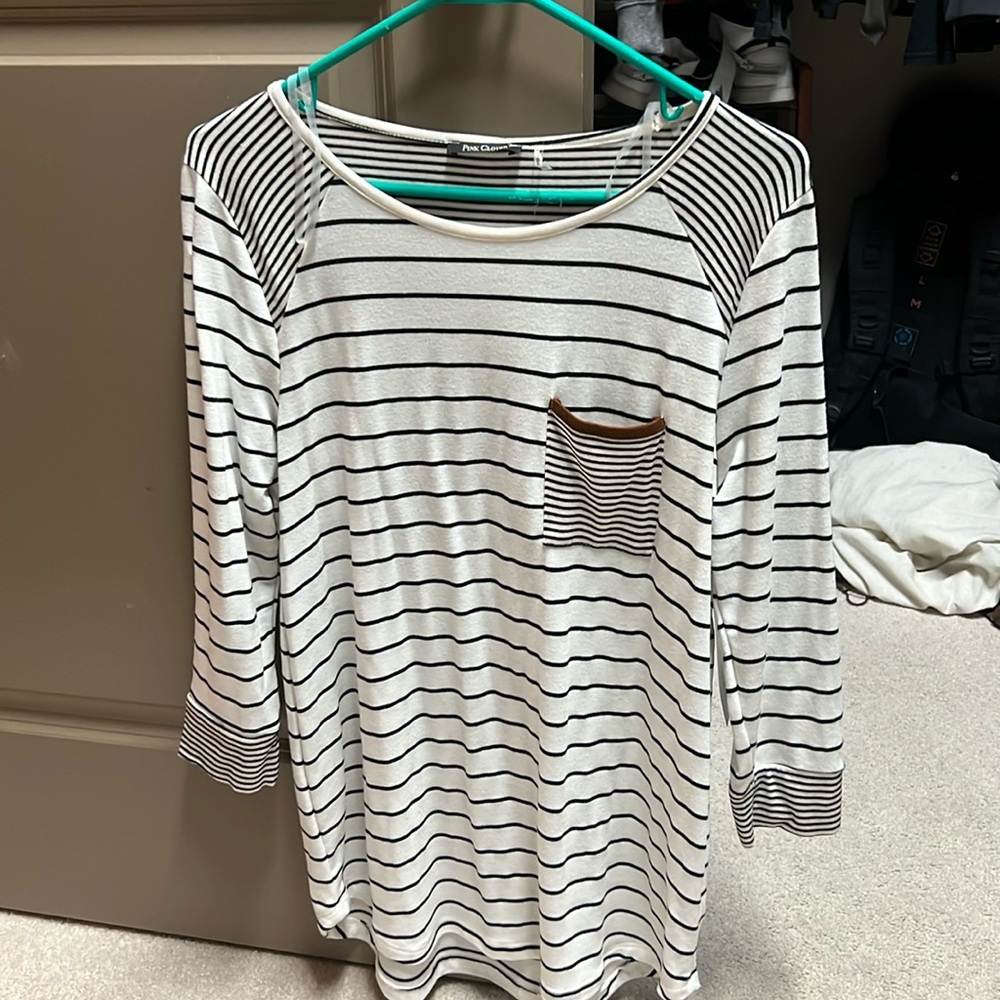 Front pocket raglan knit top